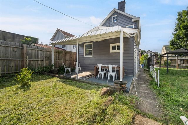 246 E 14th Ave, Homestead, PA 15120
