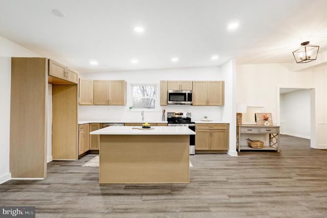 904 S CHESTER RD, West Chester, PA 19382