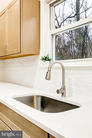 904 S CHESTER RD, West Chester, PA 19382