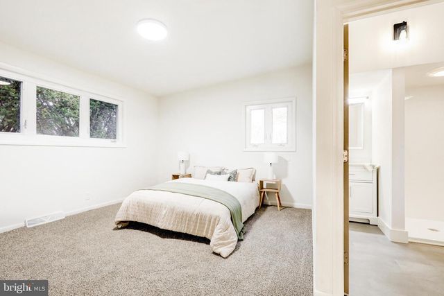 904 S CHESTER RD, West Chester, PA 19382