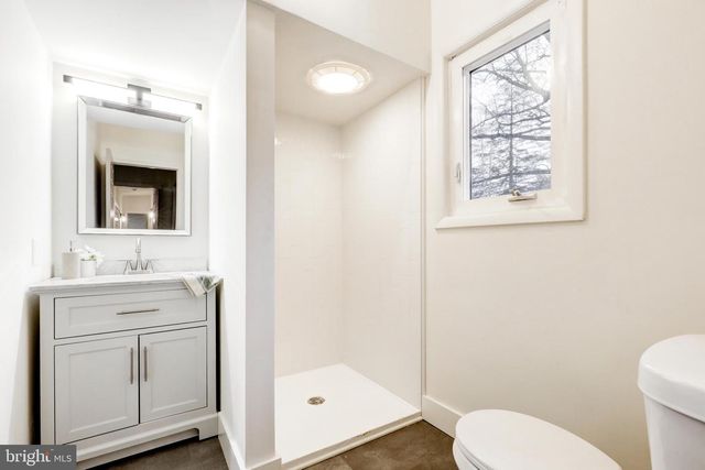 904 S CHESTER RD, West Chester, PA 19382