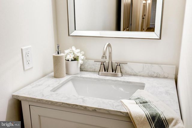 904 S CHESTER RD, West Chester, PA 19382