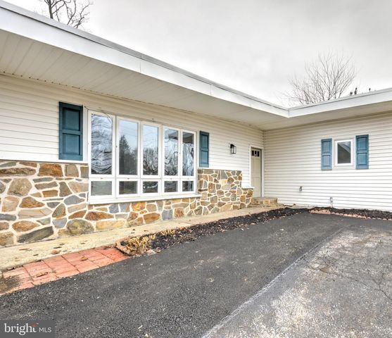 904 S CHESTER RD, West Chester, PA 19382