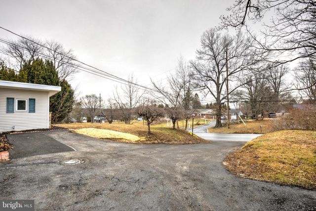 904 S CHESTER RD, West Chester, PA 19382