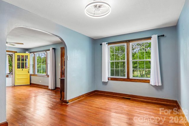 2627 White Oak Road, Burnsville, NC 28714