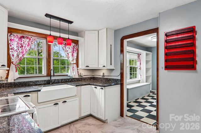 2627 White Oak Road, Burnsville, NC 28714