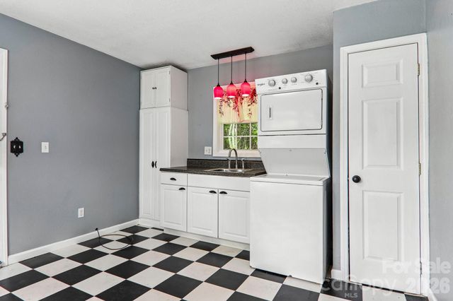 2627 White Oak Road, Burnsville, NC 28714