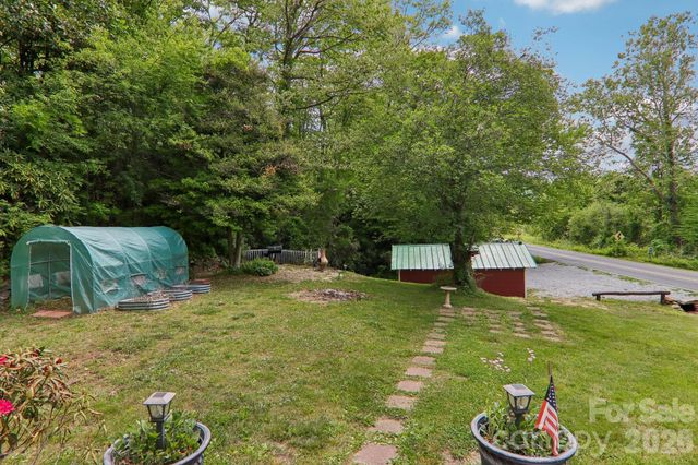 2627 White Oak Road, Burnsville, NC 28714