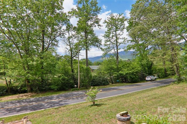 2627 White Oak Road, Burnsville, NC 28714