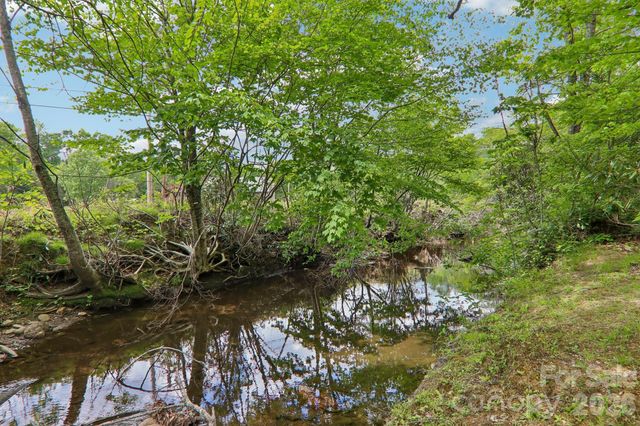 2627 White Oak Road, Burnsville, NC 28714