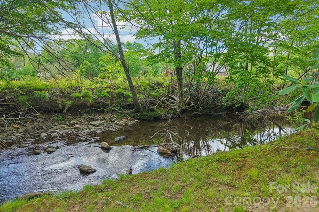 2627 White Oak Road, Burnsville, NC 28714