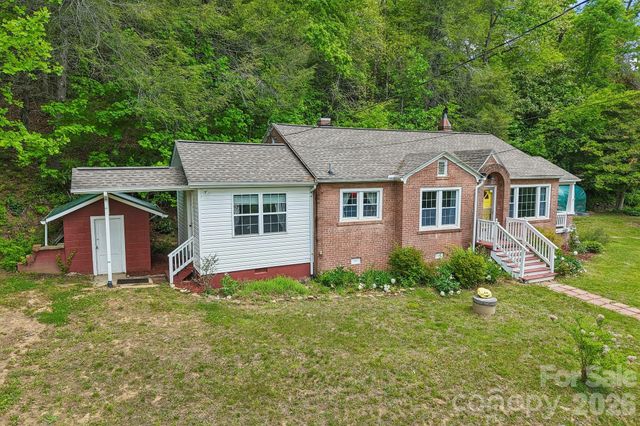 2627 White Oak Road, Burnsville, NC 28714