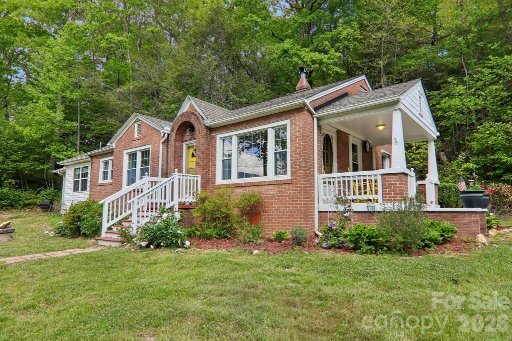 2627 White Oak Road, Burnsville, NC 28714