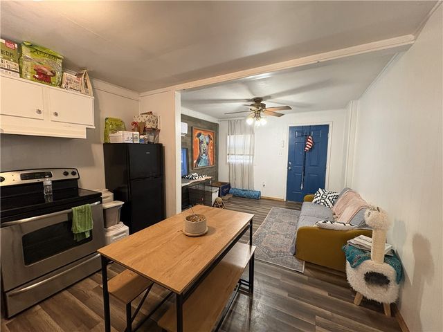 1612 Sammy Henderson St, Rockport, TX 78382