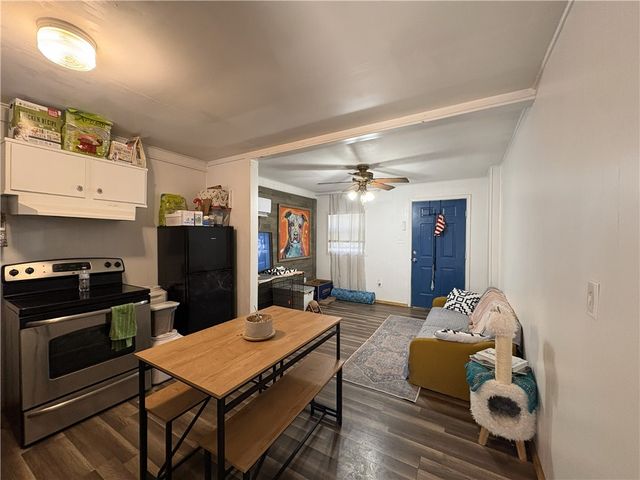 1612 Sammy Henderson St, Rockport, TX 78382