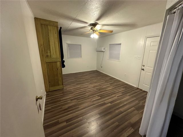 1612 Sammy Henderson St, Rockport, TX 78382