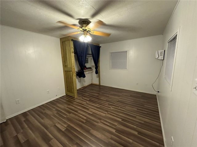 1612 Sammy Henderson St, Rockport, TX 78382