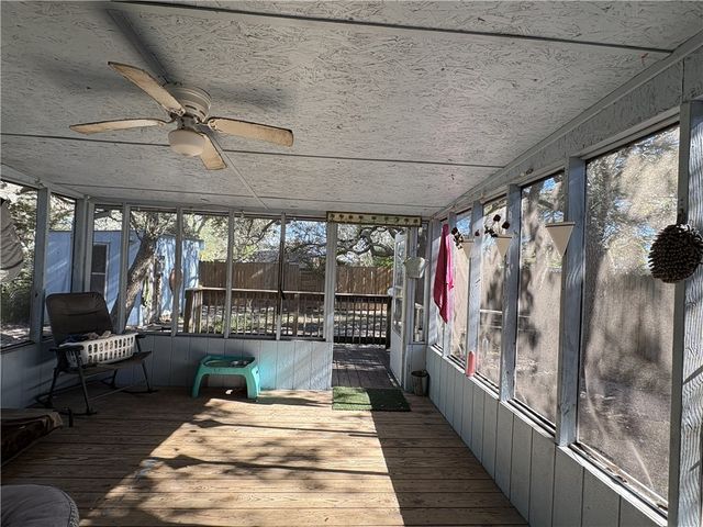 1612 Sammy Henderson St, Rockport, TX 78382