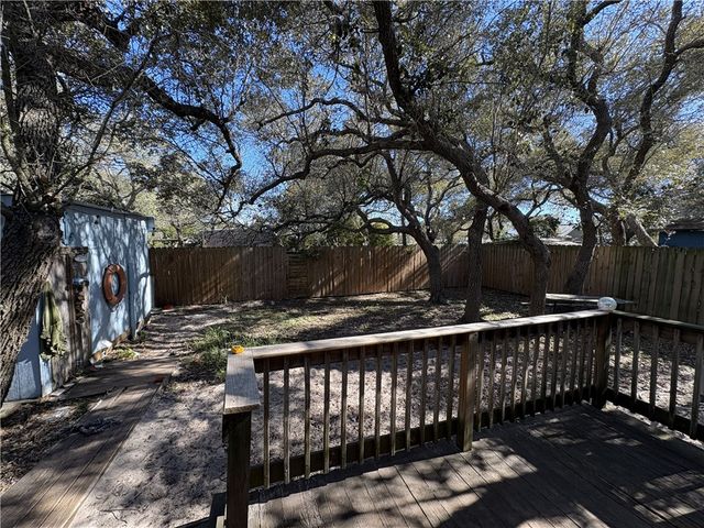 1612 Sammy Henderson St, Rockport, TX 78382