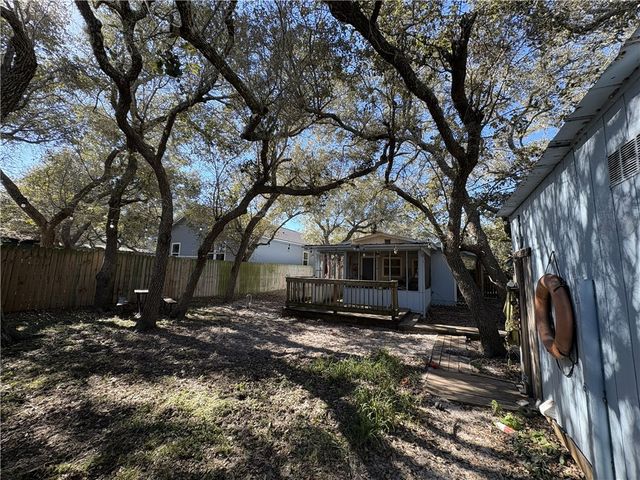 1612 Sammy Henderson St, Rockport, TX 78382