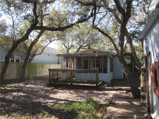 1612 Sammy Henderson St, Rockport, TX 78382