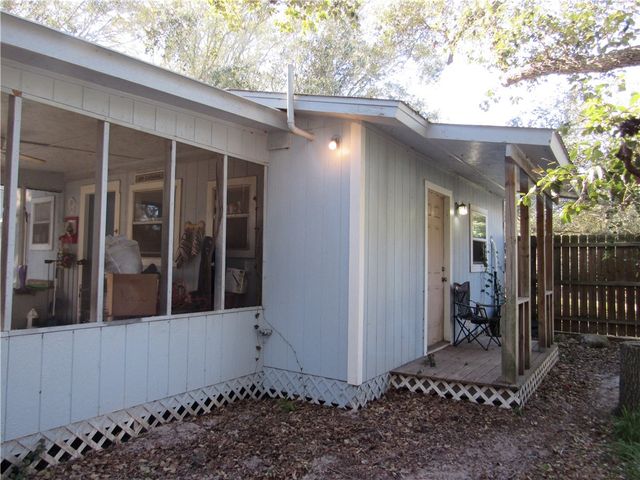 1612 Sammy Henderson St, Rockport, TX 78382