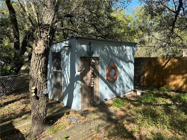 1612 Sammy Henderson St, Rockport, TX 78382