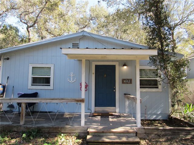 1612 Sammy Henderson St, Rockport, TX 78382