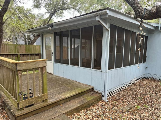 1612 Sammy Henderson St, Rockport, TX 78382