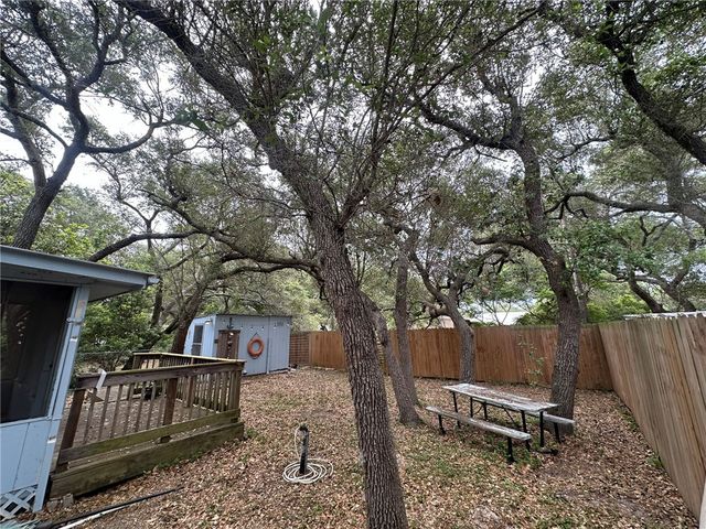 1612 Sammy Henderson St, Rockport, TX 78382