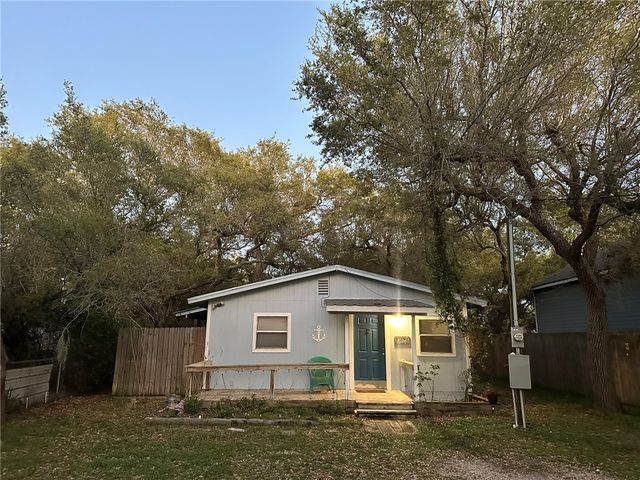 1612 Sammy Henderson St, Rockport, TX 78382
