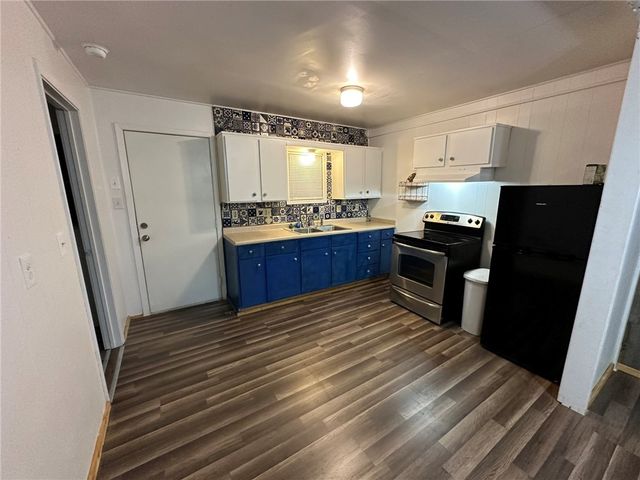 1612 Sammy Henderson St, Rockport, TX 78382