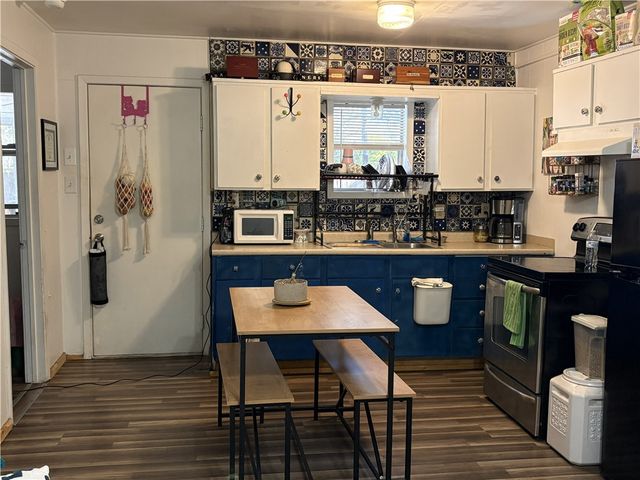 1612 Sammy Henderson St, Rockport, TX 78382