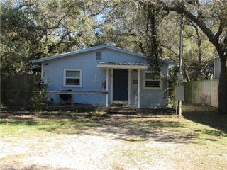 1612 Sammy Henderson St, Rockport, TX 78382