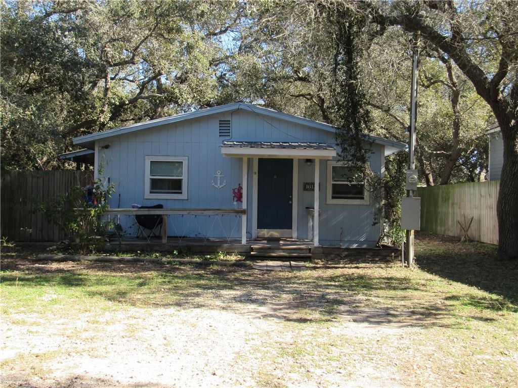 1612 Sammy Henderson St, Rockport, TX 78382