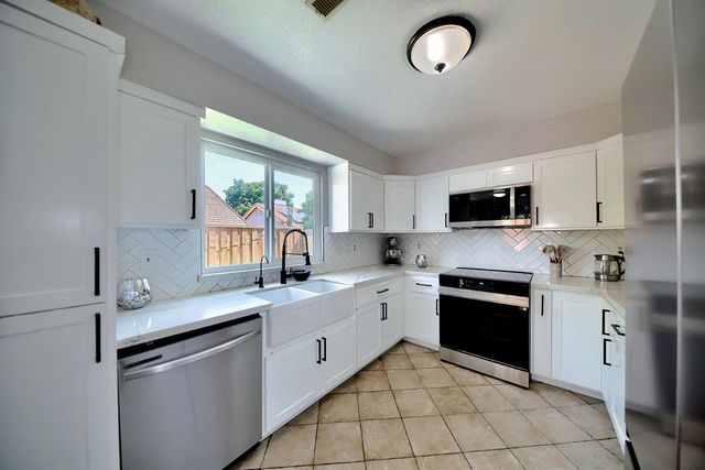 2165 Jenni Ln, Tracy, CA 95377