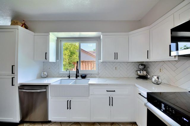 2165 Jenni Ln, Tracy, CA 95377