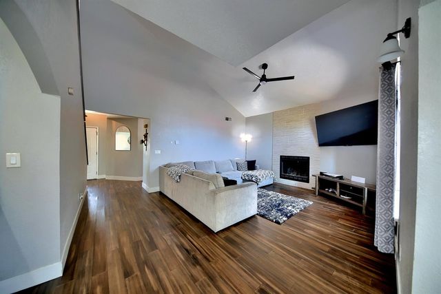 2165 Jenni Ln, Tracy, CA 95377