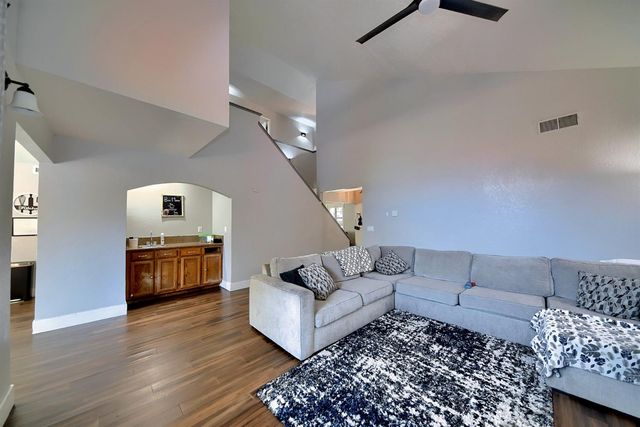 2165 Jenni Ln, Tracy, CA 95377