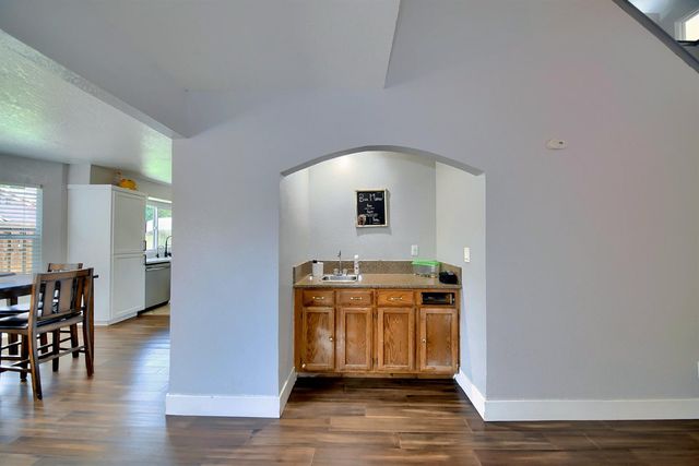 2165 Jenni Ln, Tracy, CA 95377
