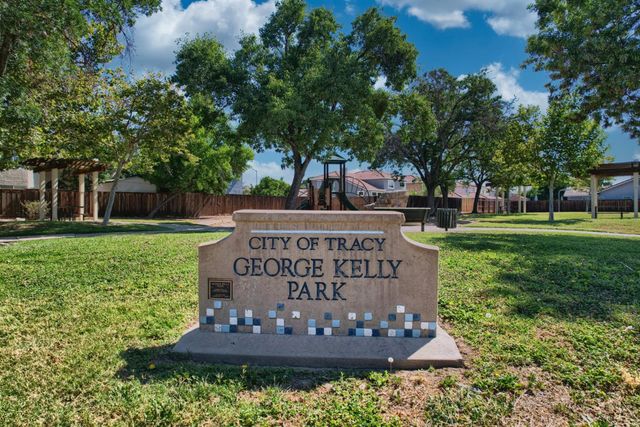 2165 Jenni Ln, Tracy, CA 95377