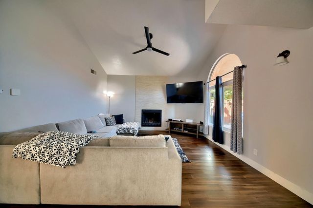 2165 Jenni Ln, Tracy, CA 95377
