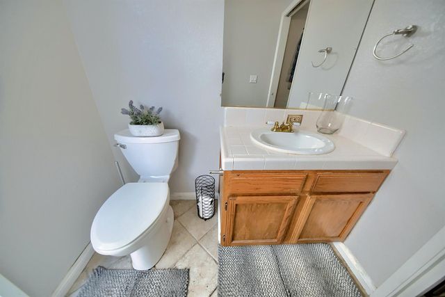 2165 Jenni Ln, Tracy, CA 95377