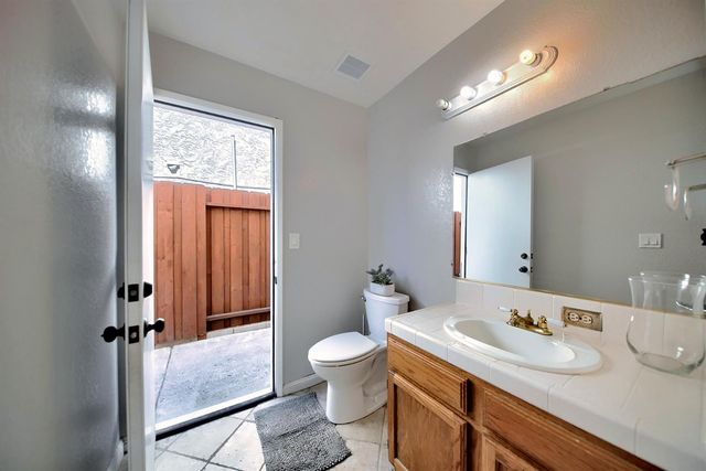 2165 Jenni Ln, Tracy, CA 95377