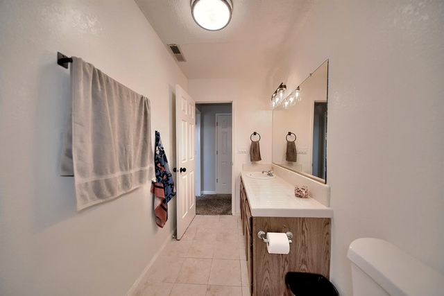 2165 Jenni Ln, Tracy, CA 95377
