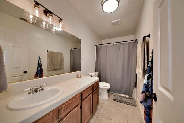 2165 Jenni Ln, Tracy, CA 95377