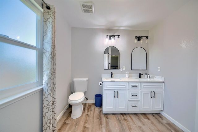 2165 Jenni Ln, Tracy, CA 95377