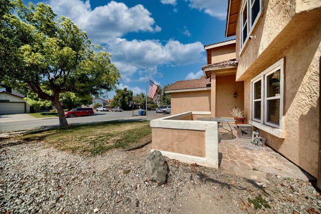 2165 Jenni Ln, Tracy, CA 95377