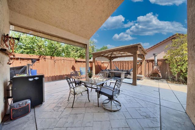 2165 Jenni Ln, Tracy, CA 95377