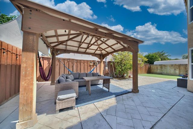 2165 Jenni Ln, Tracy, CA 95377